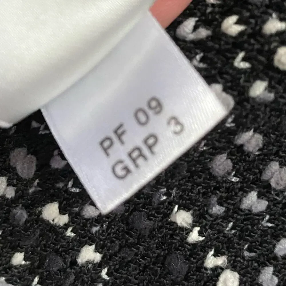 St John Collection Black & Gray Boucle Sweater Jacket Womens sz 4